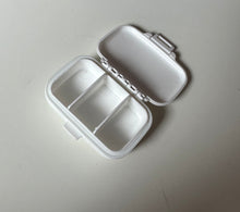 Llwytho delwedd i mewn i syllwr Oriel, Blwch bilsen teithio