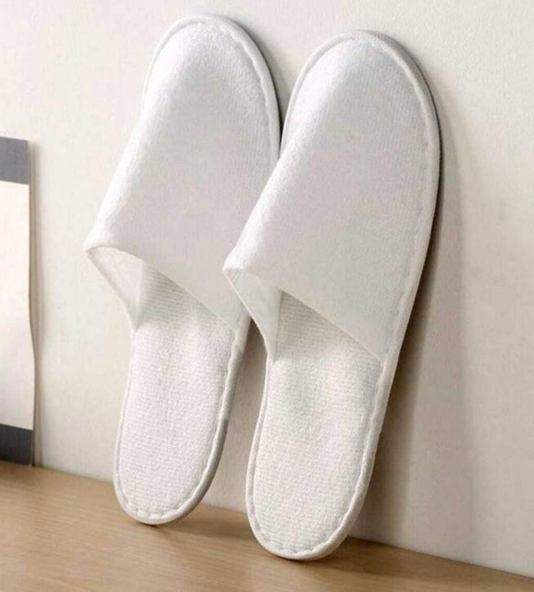 White spa slippers closed toe - Adults one size